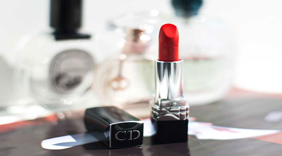 Son-khong-chi-Christian-Rouge-Dior-Lipstick